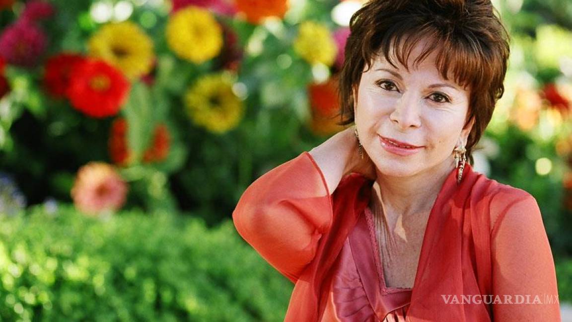 Isabel Allende, a favor de despenalizar la marihuana