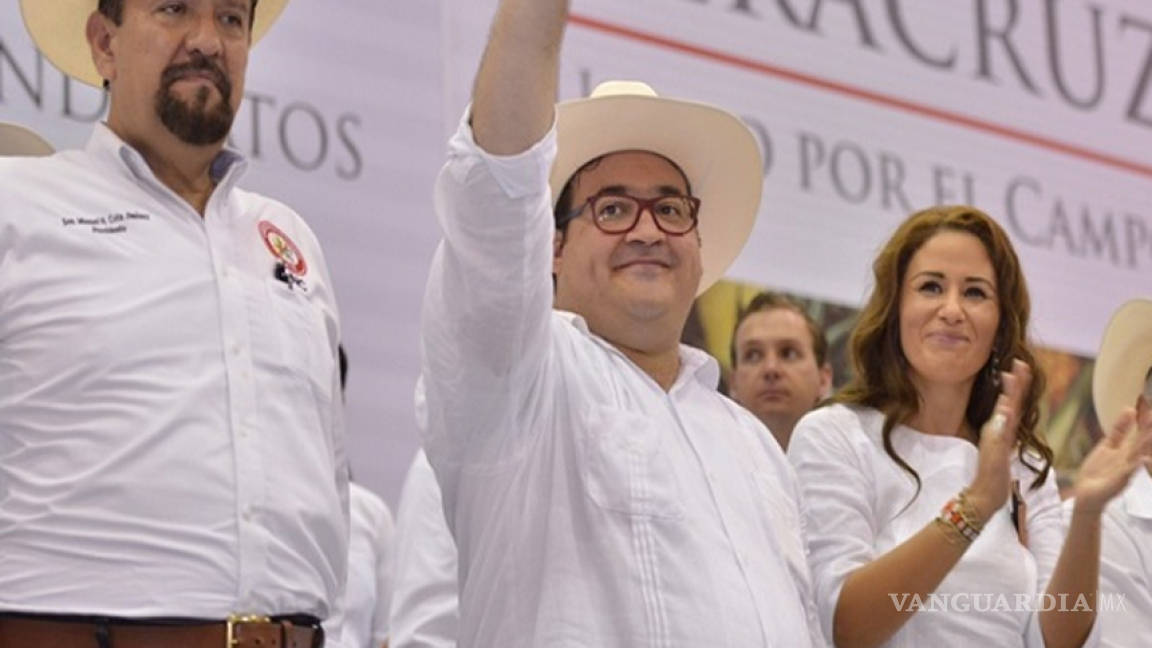 Senadores del PRI acusan de corrupción y desvío de recursos a Javier Duarte