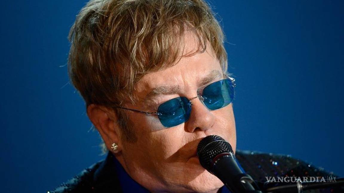 Elton John recibe el primer premio Brits Icon Award