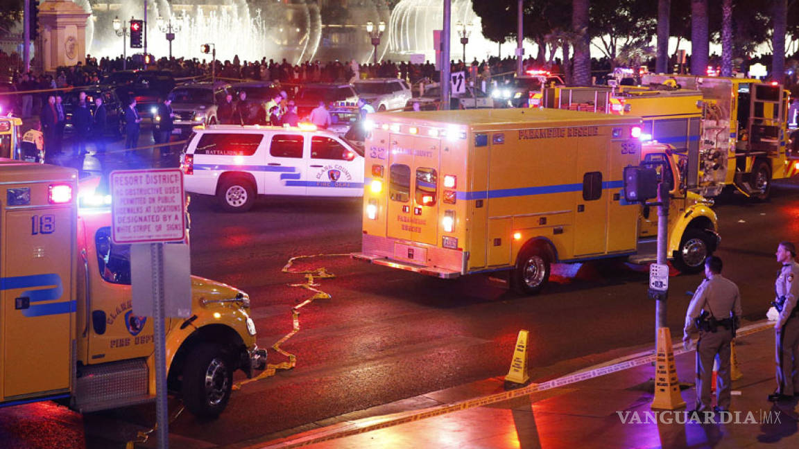 Coche arrolla a decenas de personas en Las Vegas; un muerto