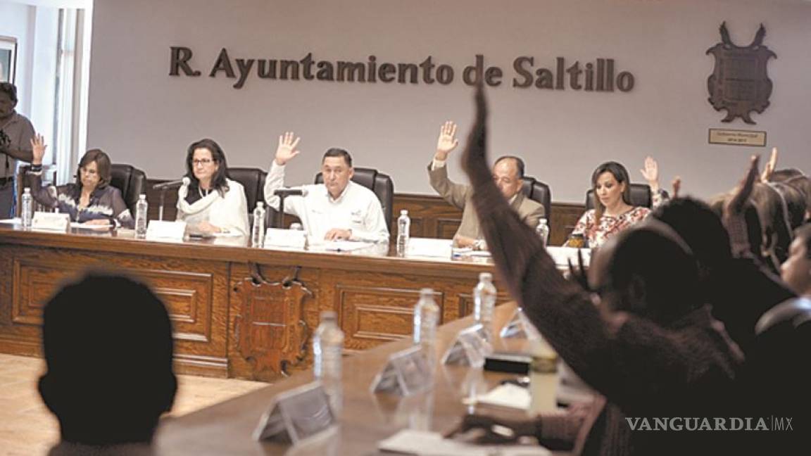 Proponen reducción salarial a altos mandos municipales en Saltillo