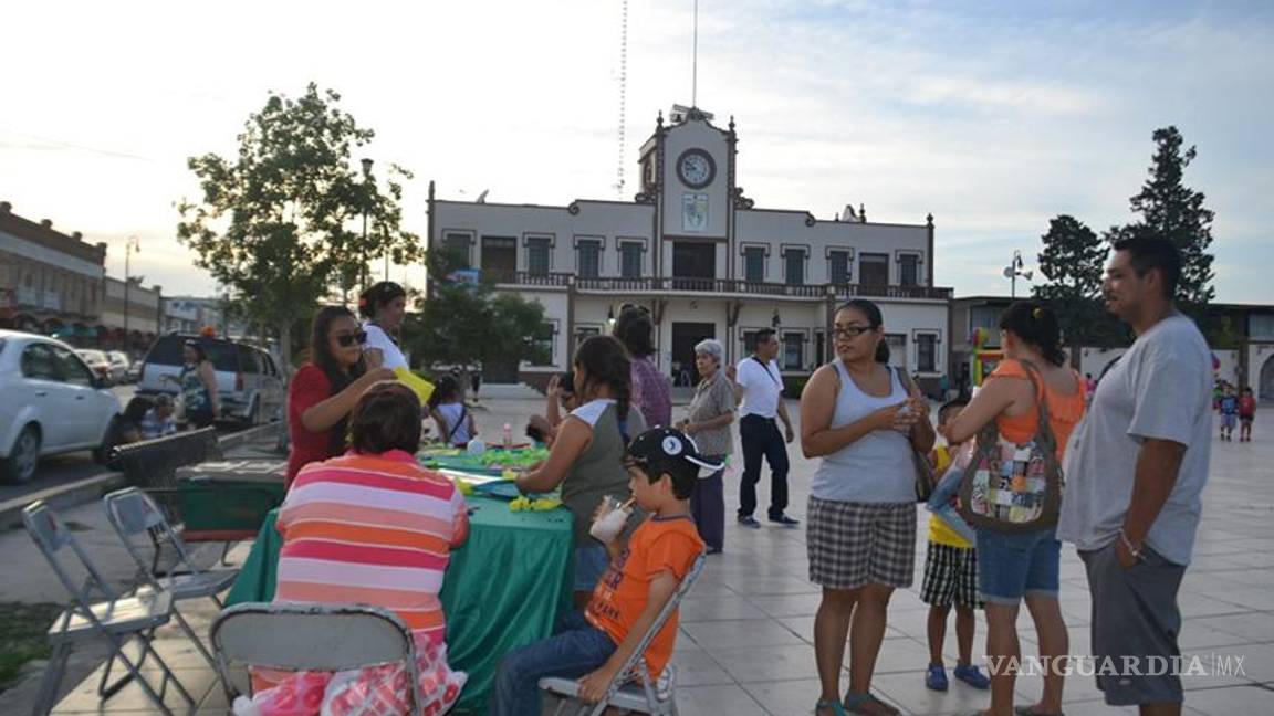 ¡100% familiar!... Así se vive una tarde en la plaza de Sabinas