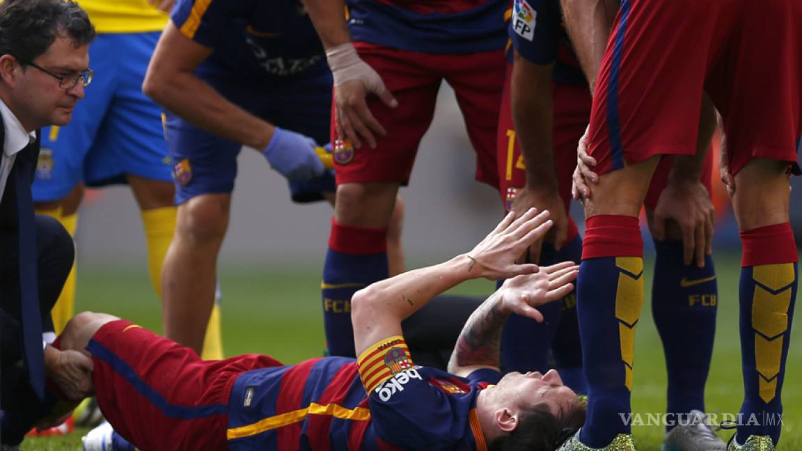 Messi abandona el partido al minuto 9 por lesión
