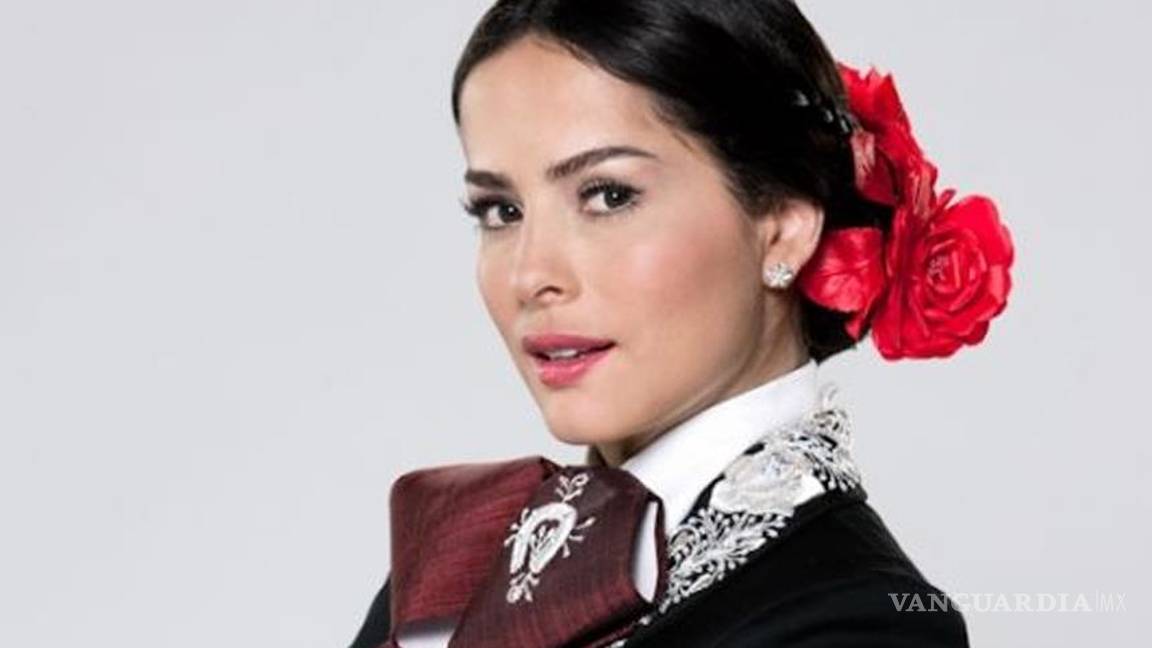 Danna García, agradecida por vestir de mariachi