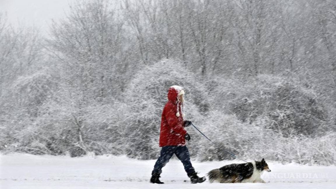 Semiparalizado el noreste de EU por tormenta de nieve