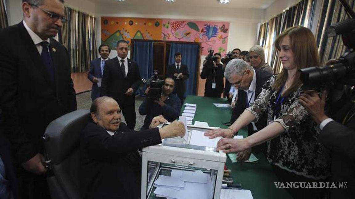 Abdelaziz Buteflika es reelegido presidente en Argelia