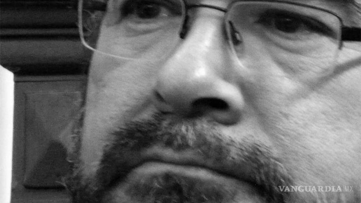 Cotidianidad, muerte y rencarnación marcan el poemario más reciente de Eduardo Casar