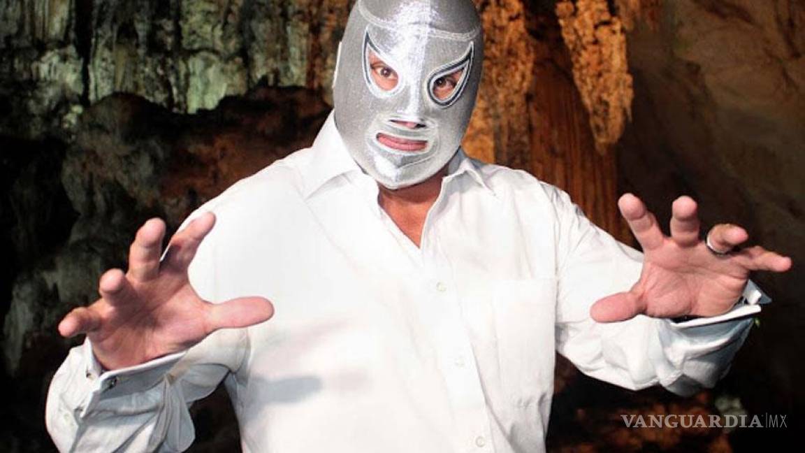 Celebran 71 aniversario del Santo como luchador