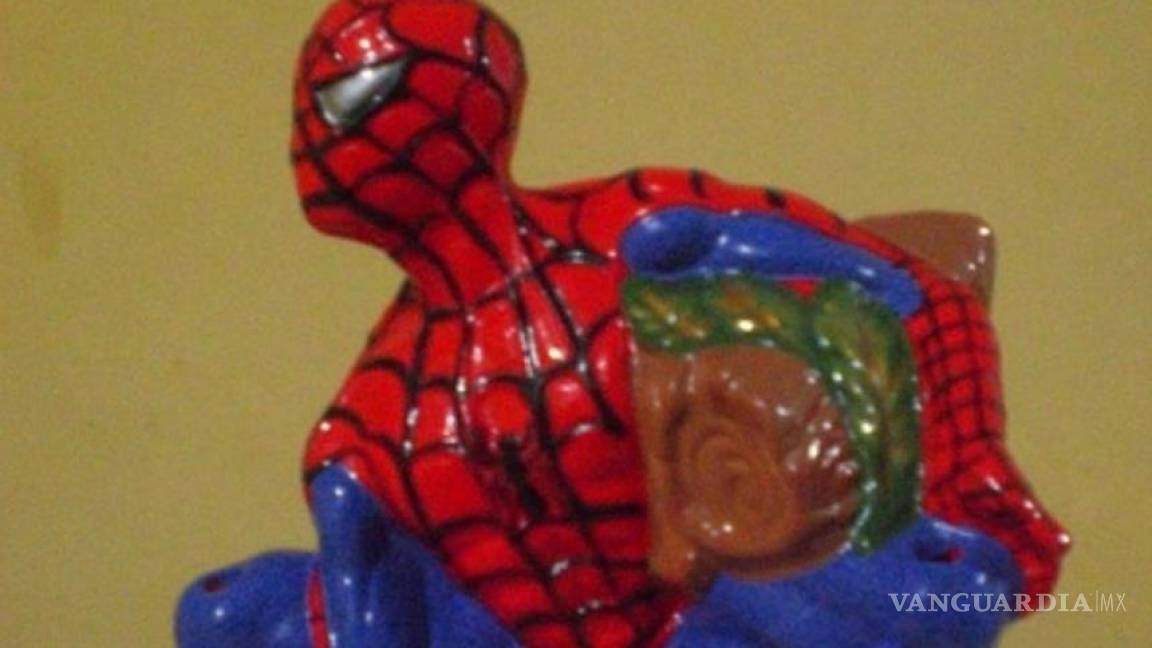 Detienen a artesanos por 'reproducir' a Spider Man