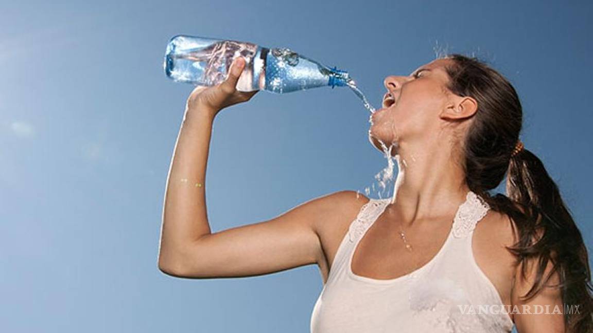 ¿Tomas suficiente agua? 5 consejos para hidratarte mejor