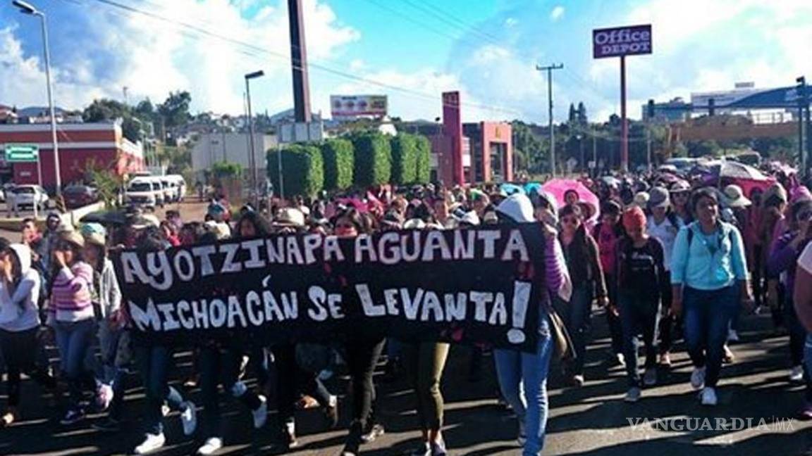 Monterrey se suma a la marcha por los normalistas desaparecidos en Iguala