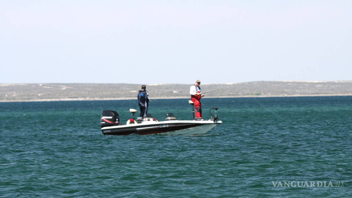 Buscan a dos pescadores desaparecidos en presa La Amistad, en Acuña