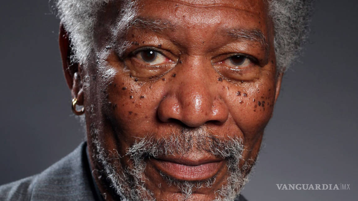 Morgan Freeman se lleva susto en avión