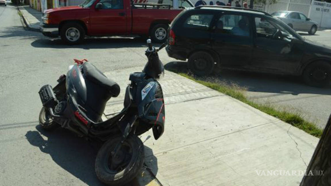 Saltillo: Por descuido conductora atropella a motociclista