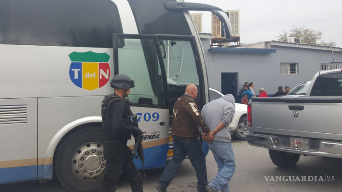 En Coahuila, pasajeros de autobús golpean a delincuente y evitan asalto