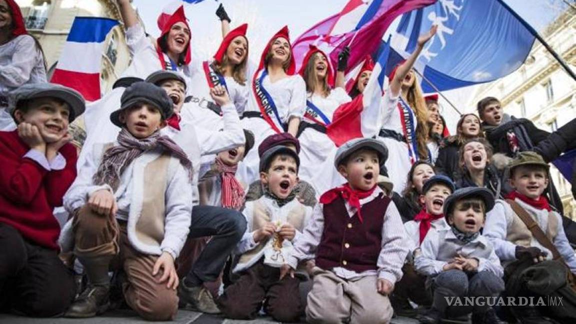 Miles de franceses marchan en defensa de la familia tradicional