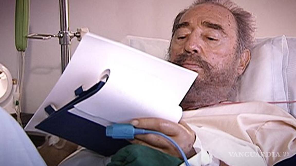 Revelan fotos inéditas de Fidel Castro firmando su renuncia como presidente