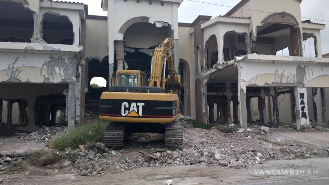 Empieza derrumbe de casas vandalizadas por el crimen en Allende y Piedras  Negras