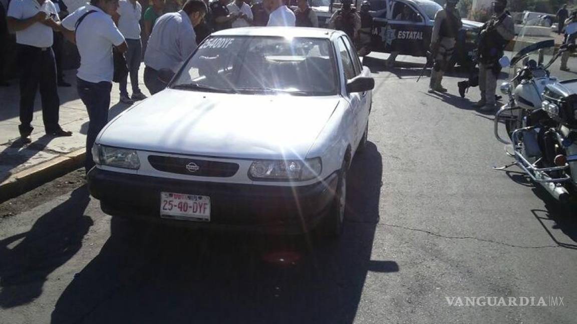 Hallan auto con dos cuerpos sin vida en Torreón