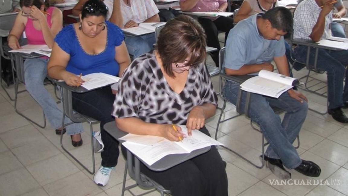 Autoridades buscan no despedir a 55 maestros en Sinaloa