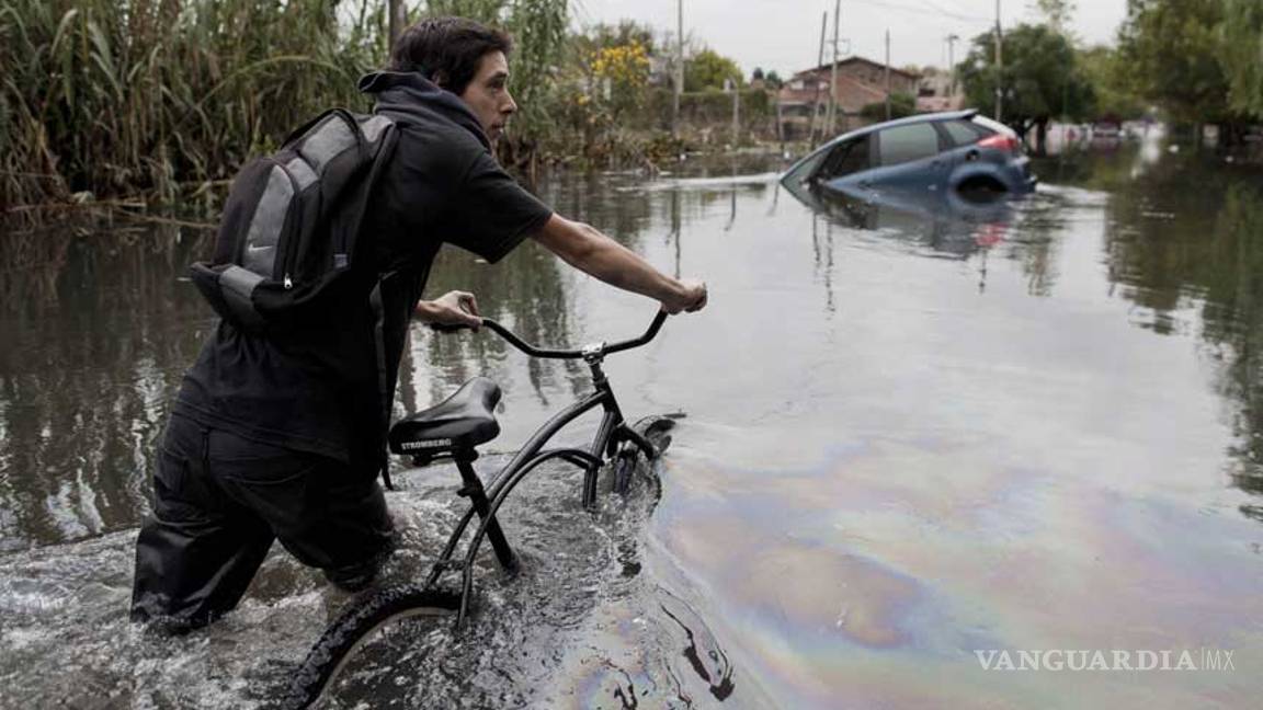 Al menos 54 muertos por inundaciones en Argentina