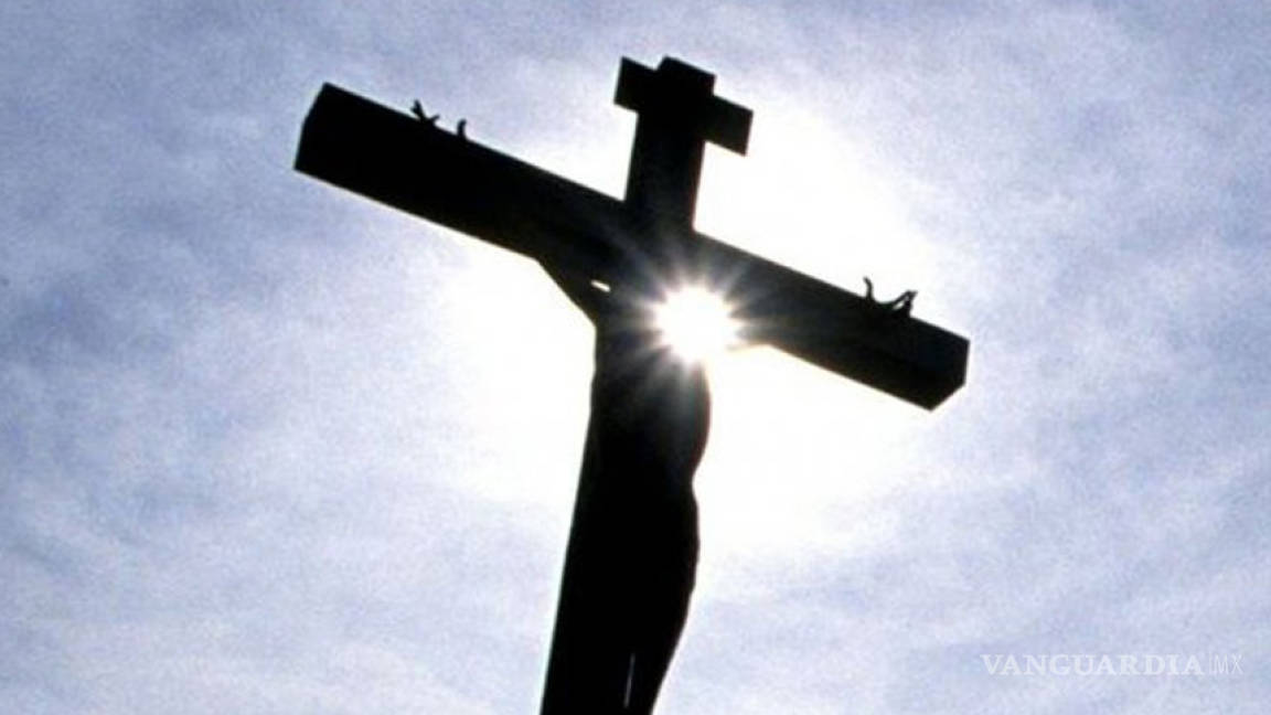 Militantes del Estado Islámico crucifican a un niño cristiano, además violaron a mujeres en público