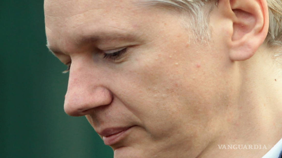 Assange pide a Suecia levantar orden de arresto