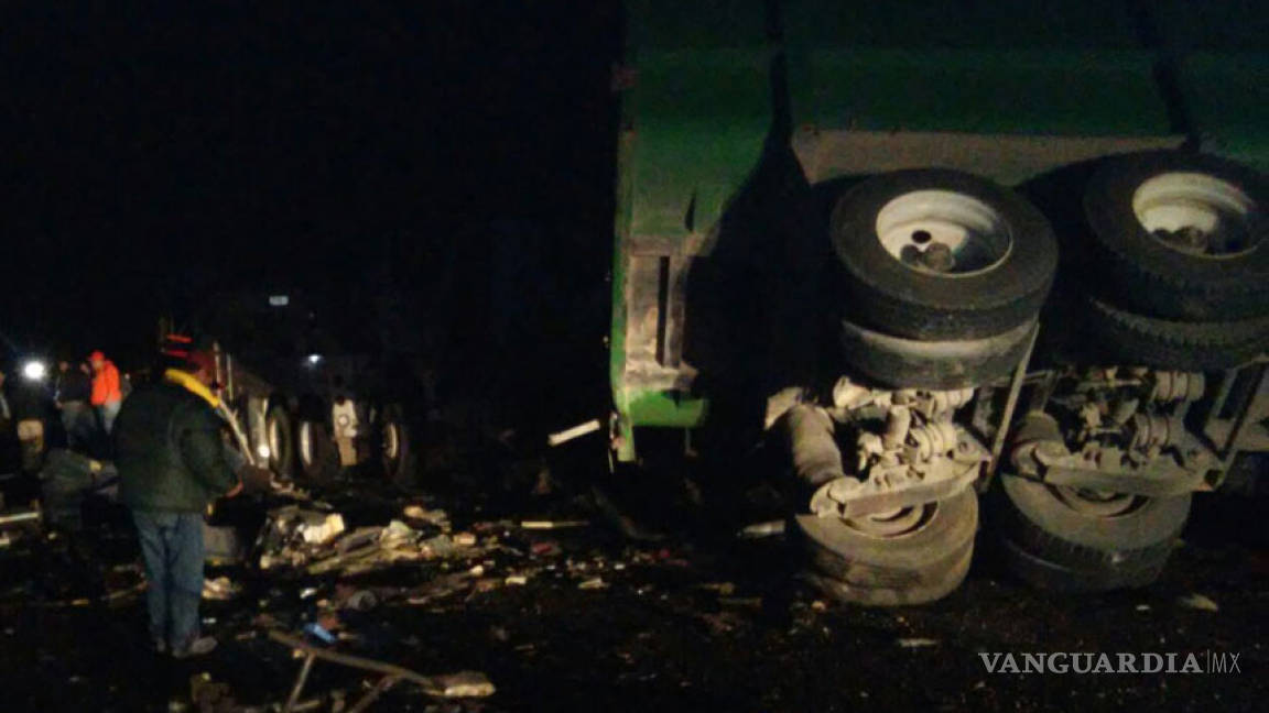 Identifican a fallecidos y heridos tras choque entre autobús de pasajeros y tráiler en la Saltillo-Torreón