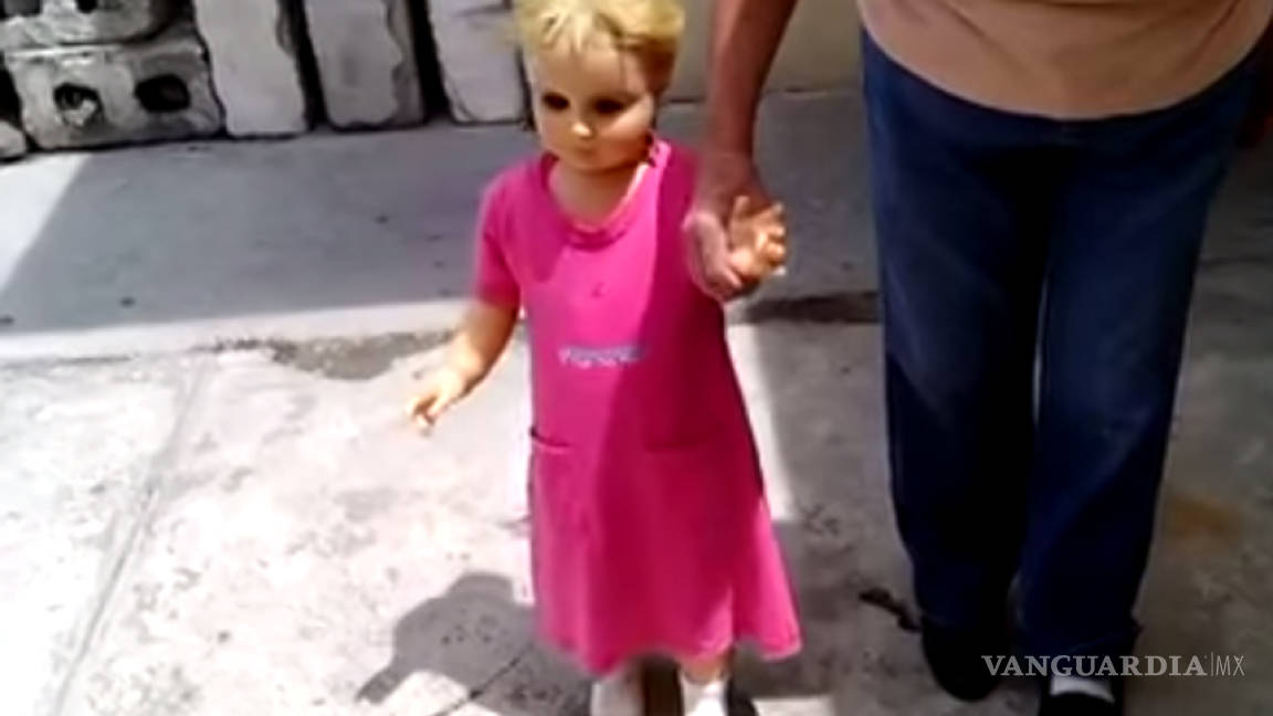 Video de muñeca que camina sola se vuelve viral