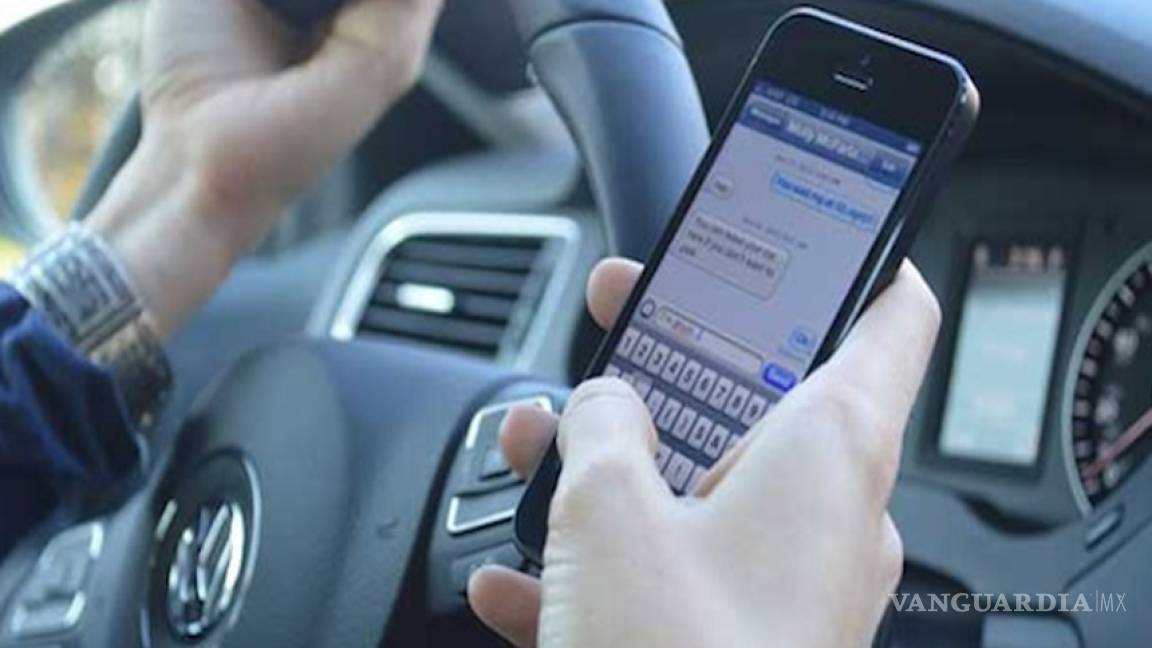 Tener el celular entre tu persona y la bolsa de aire del auto puede ser fatal