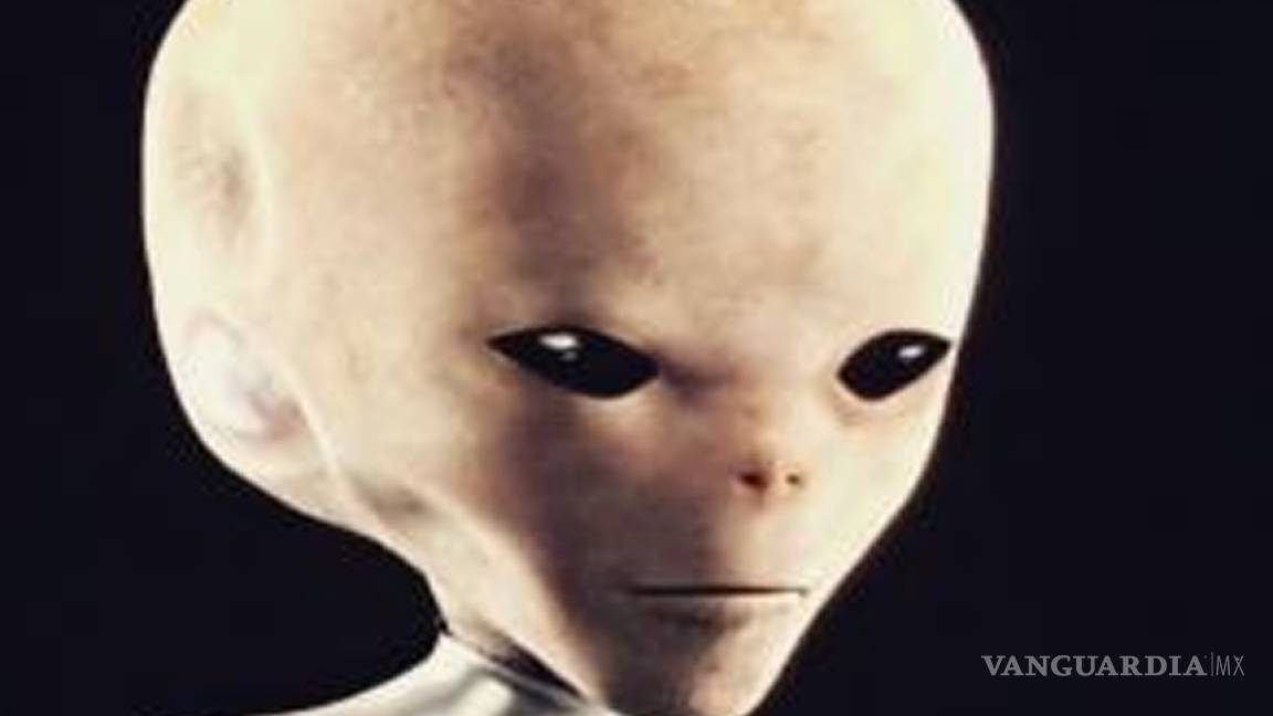 Jaime Maussan presenta el rostro de extraterrestres de Roswell en el Auditorio Nacional