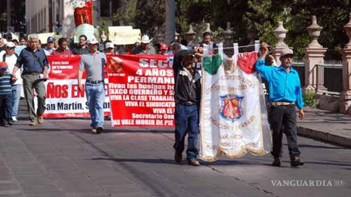 Desalojan 200 policías plantón de 30 labriegos en Zacatecas