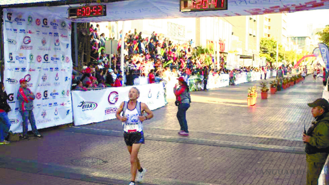 Saltillense gana en Maratón de Tijuana