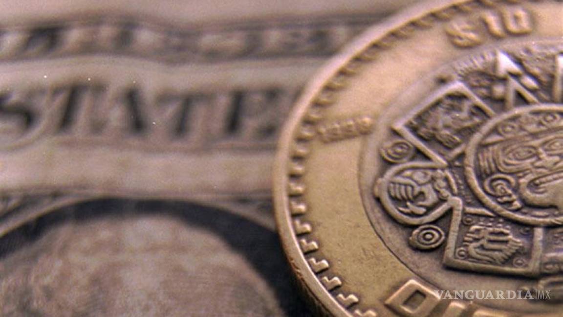 Dólar cierra en máximo histórico de $17.10 pesos