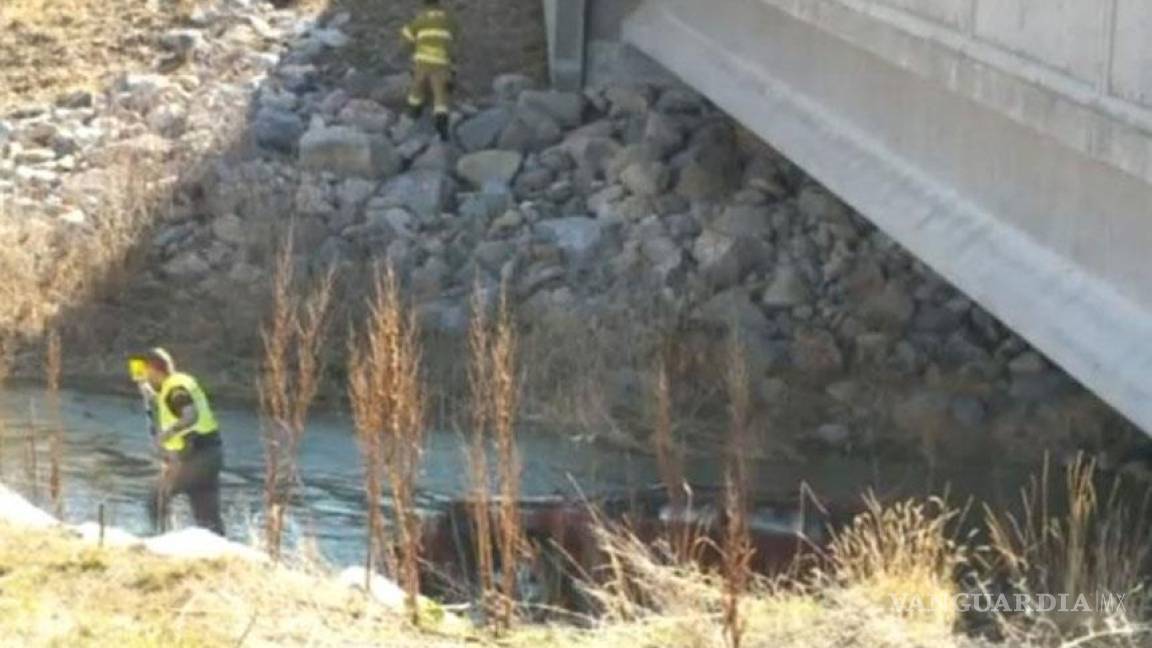 Bebé sobrevivió 13 horas en un auto que cayó a un río helado
