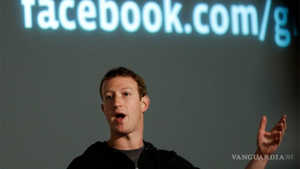 Asombra Zuckerberg a universitarios de Beijing al hablarles en chino