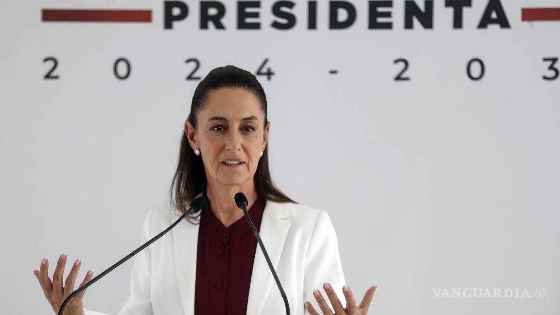 $!La presidenta electa de México, Claudia Sheinbaum Pardo, habla durante una conferencia de prensa este lunes, en la Ciudad de México.