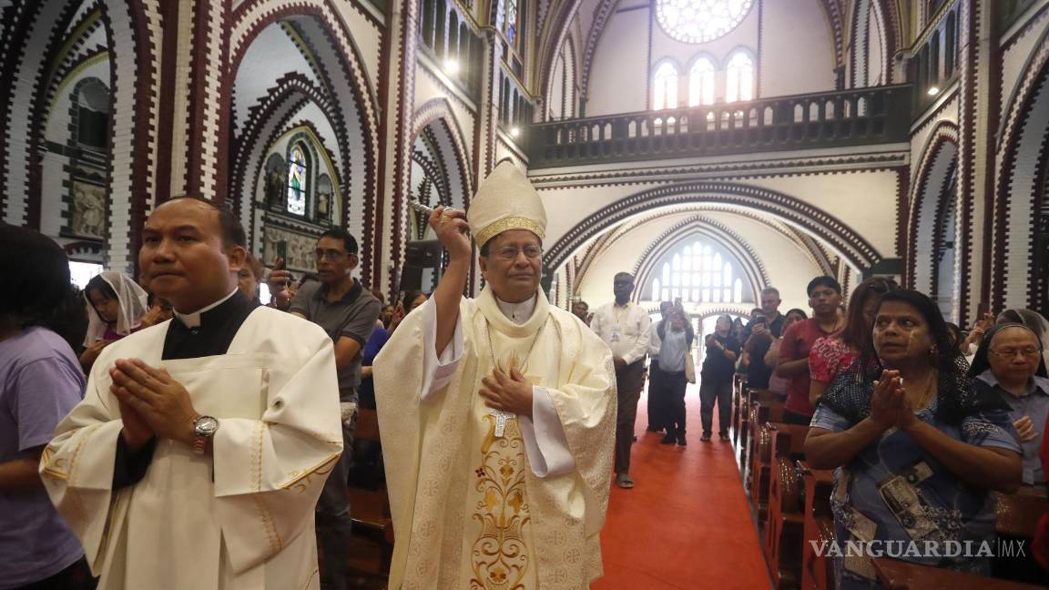 $!Charles Maung Bo es el primer purpurado en la historia de su país, de mayoría budista y donde apenas hay unos 700,000 católicos, el 1.3 % de la población.