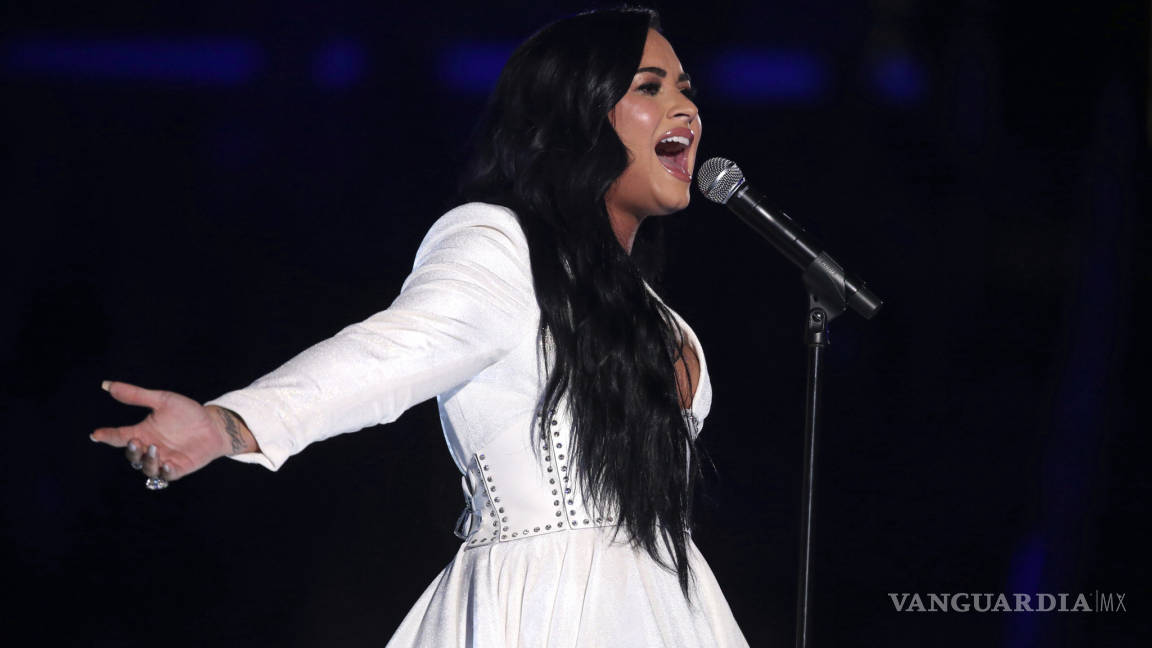 Demi Lovato regresa al escenario con emotiva presentación en los Grammy