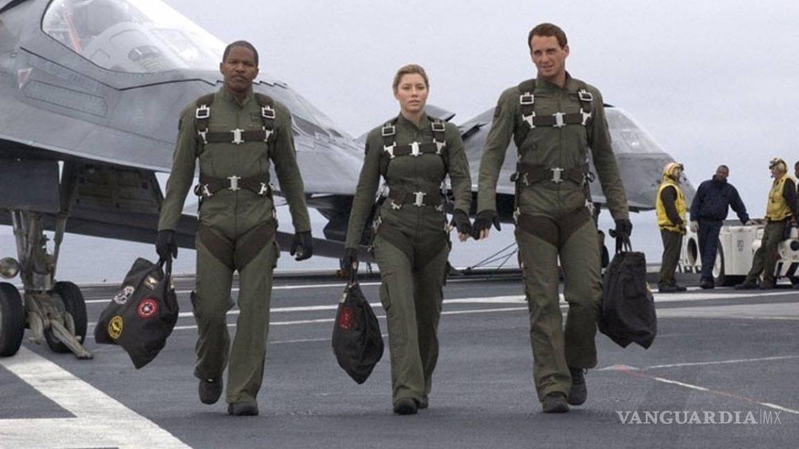 $!En el 2005 salió la película “Stealth: La Amenaza Invisible”, sobre un avión autónomo que debe ser controlado para evitar una guerra mundial.