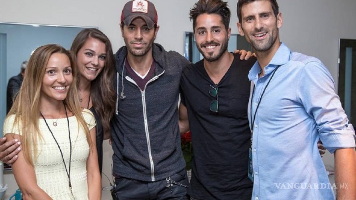 Djokovic presume fotografía con Enrique Iglesias