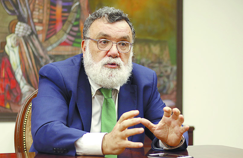 $!Hay que invertir en países de origen de los migrantes: Ángel Espina Barrio