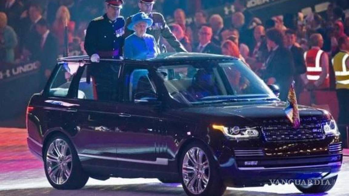 La reina Isabel II y su gusto por los autos; tenía su favorito