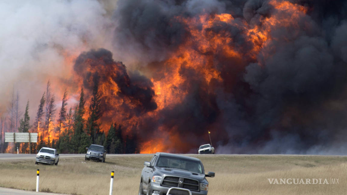 Canadá calcula que tardará meses en poder controlar incendio masivo