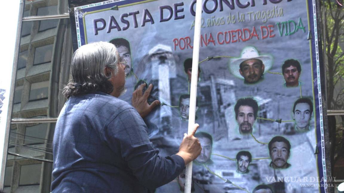 $!Han pasado 18 años años de la explosión en Pasta de Conchos que provocó la muerte de 63 mineros y siguen pidiendo el rescate de cuerpos.