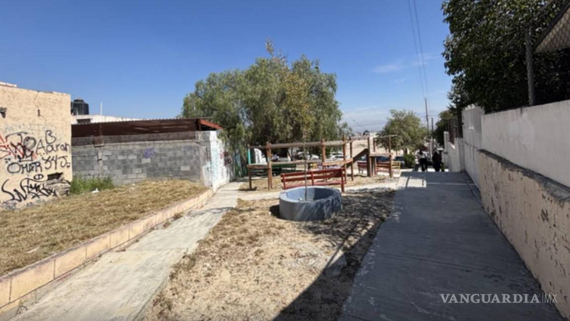 $!Padres de familia recorren las instalaciones del Jardín Apolonio M. Avilés y expresan su preocupación por la seguridad de los alumnos ante el traslado al Jardín Insurgentes de 1810.