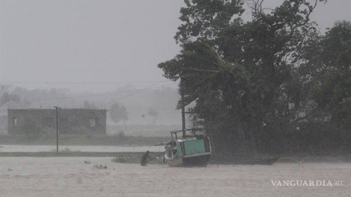 $!Super ciclón Amphan arrasa y destroza todo lo que se interpone en su paso por la India y Bangladesh (fotos)