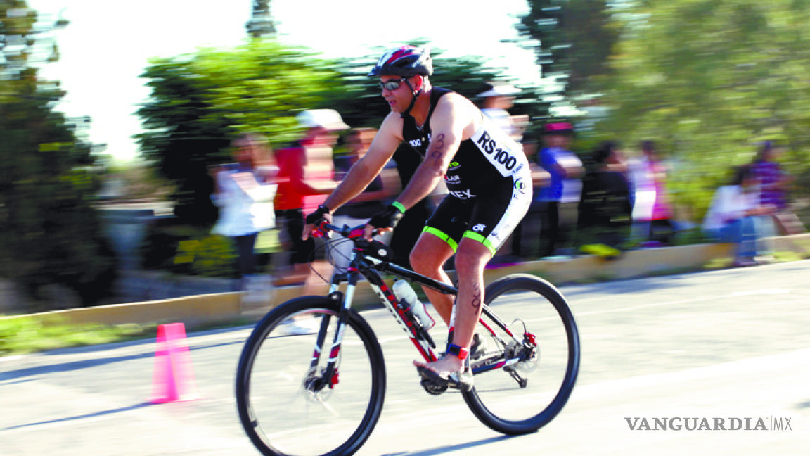 Arturo Esquivel debutó en el Mundial de Triatlón