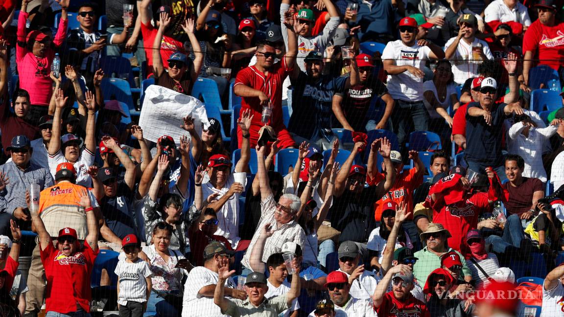 $!Cardenales 'vuelan' sobre la cerca y le 'pegan' a los Rojos en Monterrey