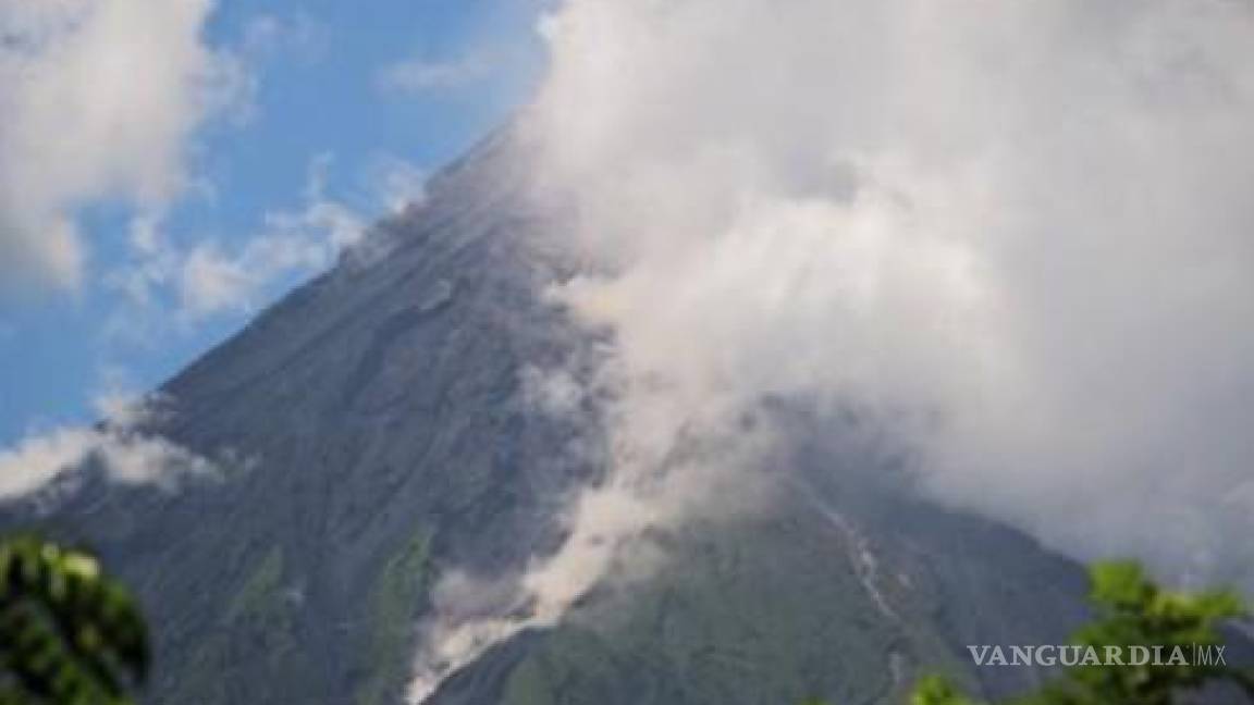‘Don Goyo’ y Kilauea parece que no están solos: Evacúan a población cercana al volcán Mayon en Filipinas